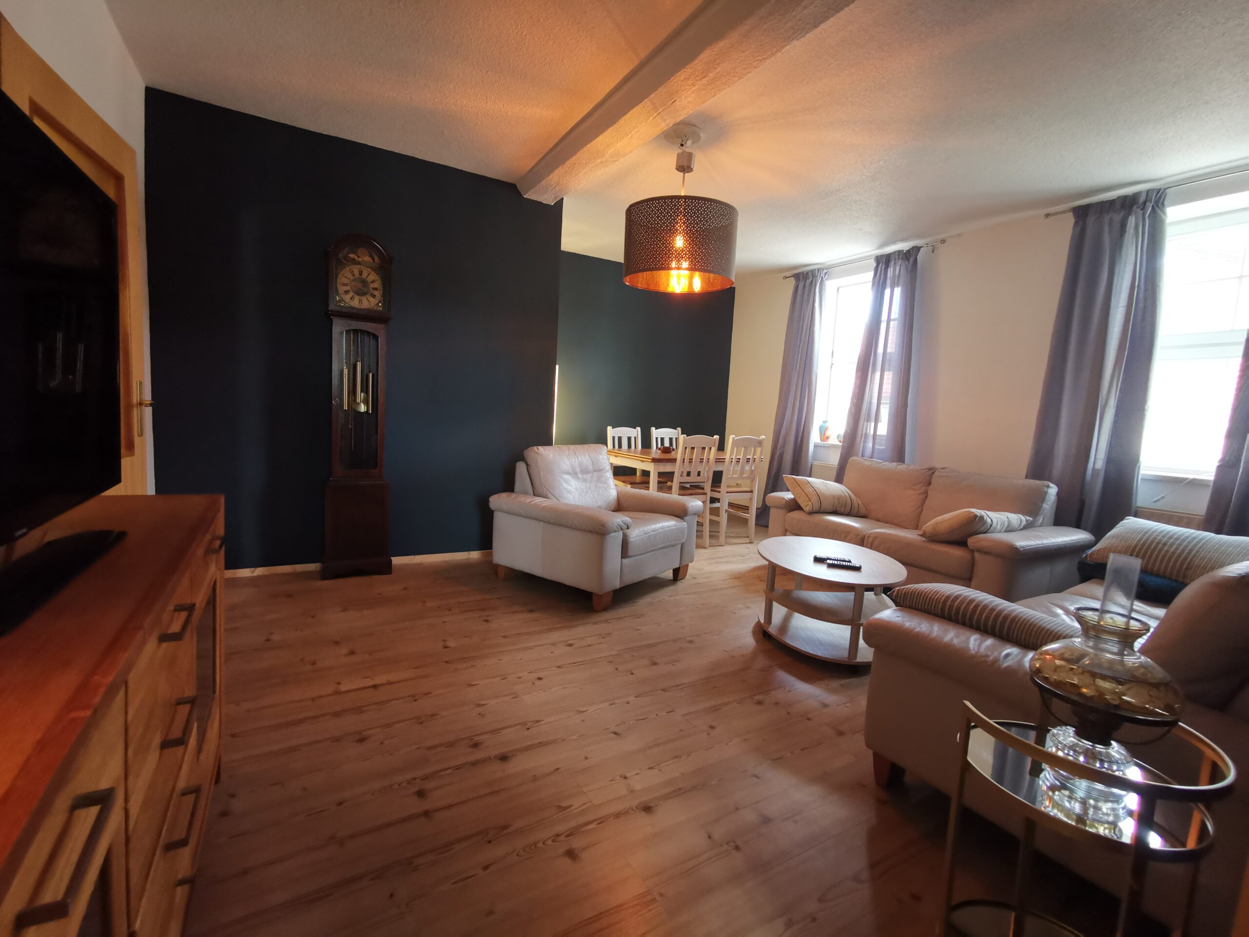 Wohnzimmer mit Esstisch